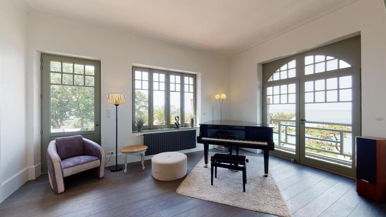 Casa de férias Les Roches Grises, Luxueuse Face Mer, 4etoiles, Et Jardin Panoramique, Societe La Clef Decamp *