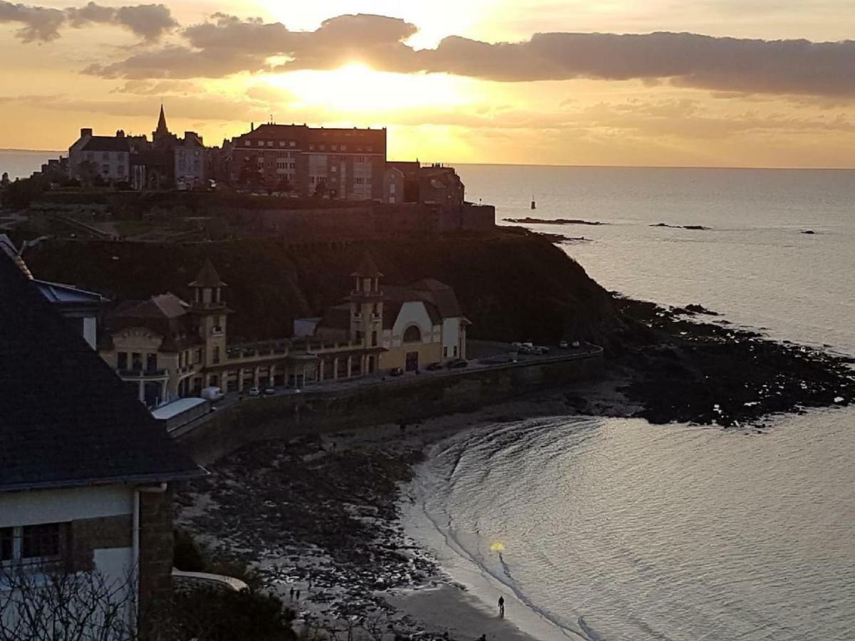 Casa de férias Les Roches Grises, Luxueuse Face Mer, 4etoiles, Et Jardin Panoramique, Societe La Clef Decamp Granville